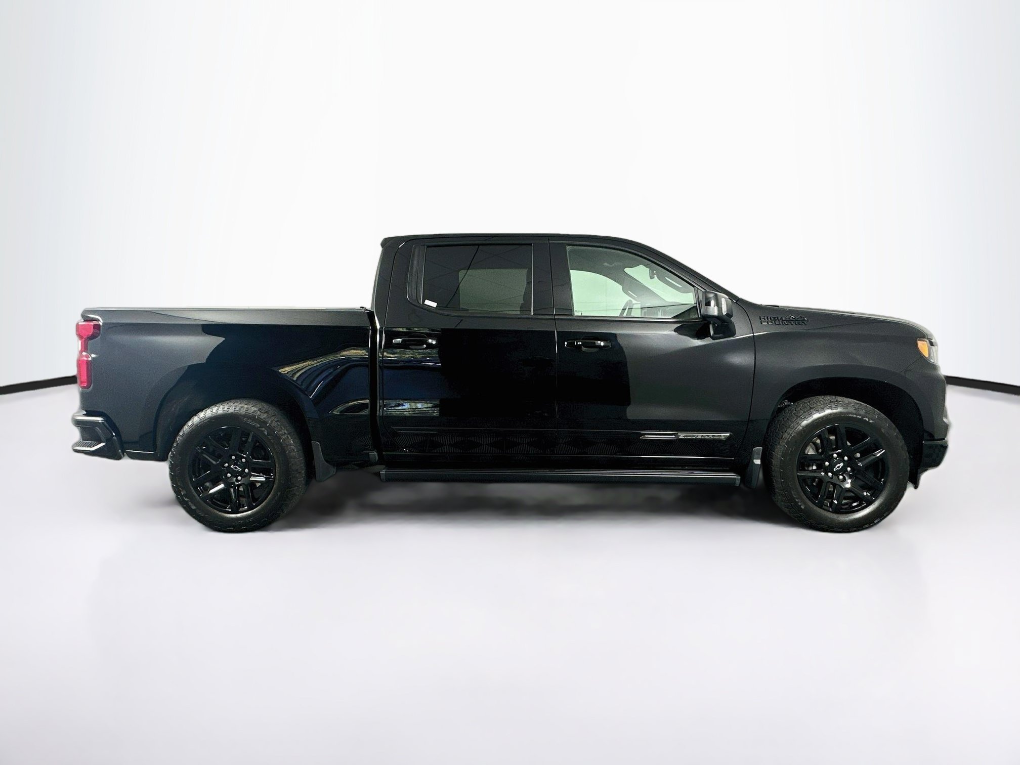 Used 2024 Chevrolet Silverado 1500 High Country w/ Midnight Edition AWD/4WD image 10
