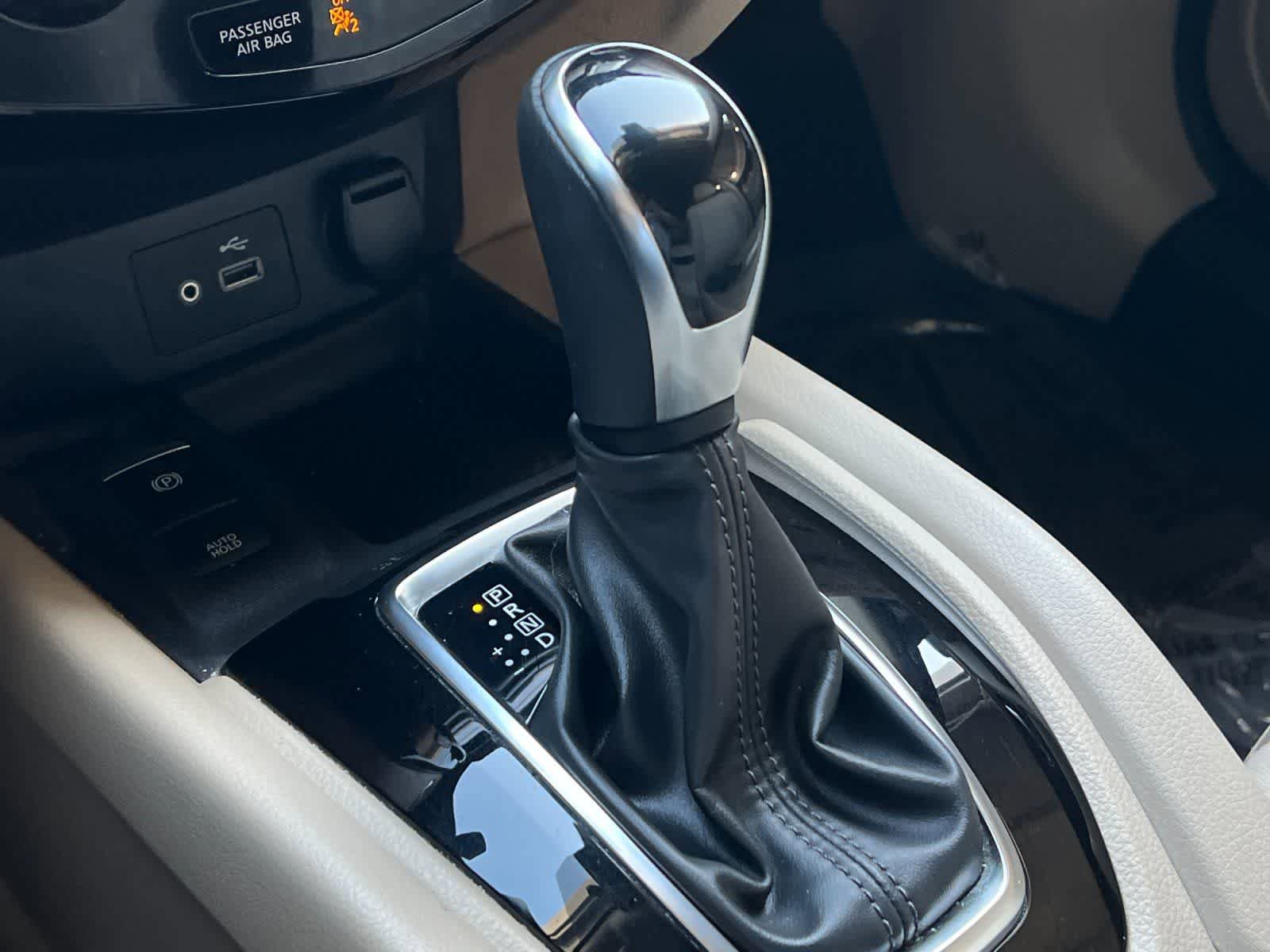 Used 2019 Nissan Rogue SV w/ Premium Package FWD image 23