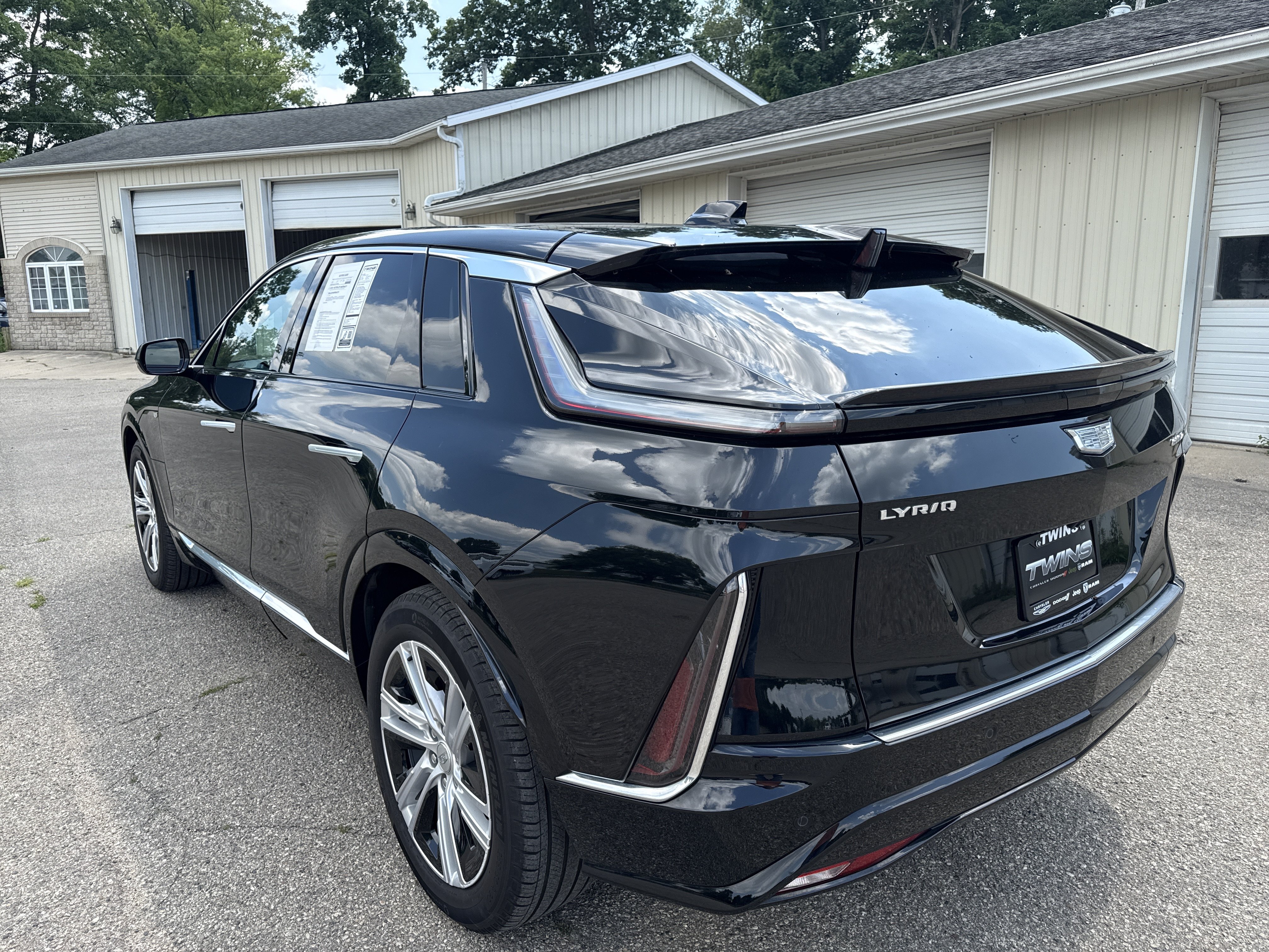 Used 2024 Cadillac Lyriq Tech AWD/4WD image 8