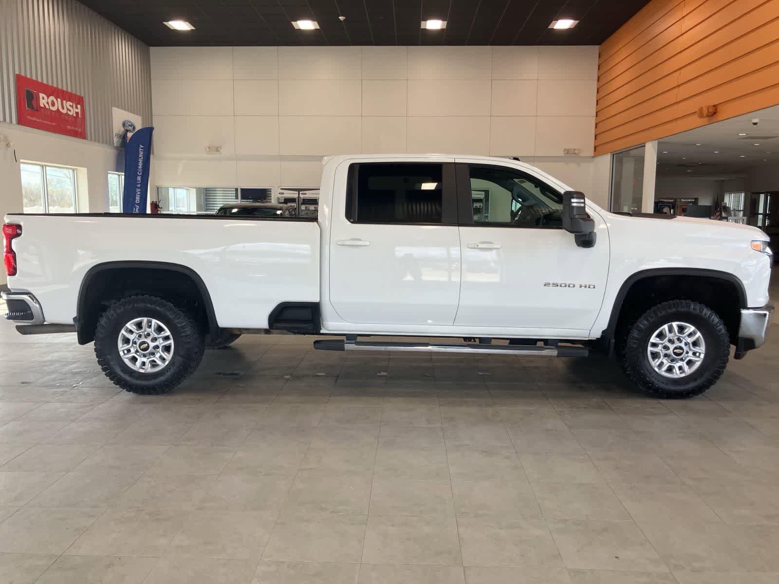 Used 2021 Chevrolet Silverado 2500 LT w/ Convenience Package AWD/4WD image 4