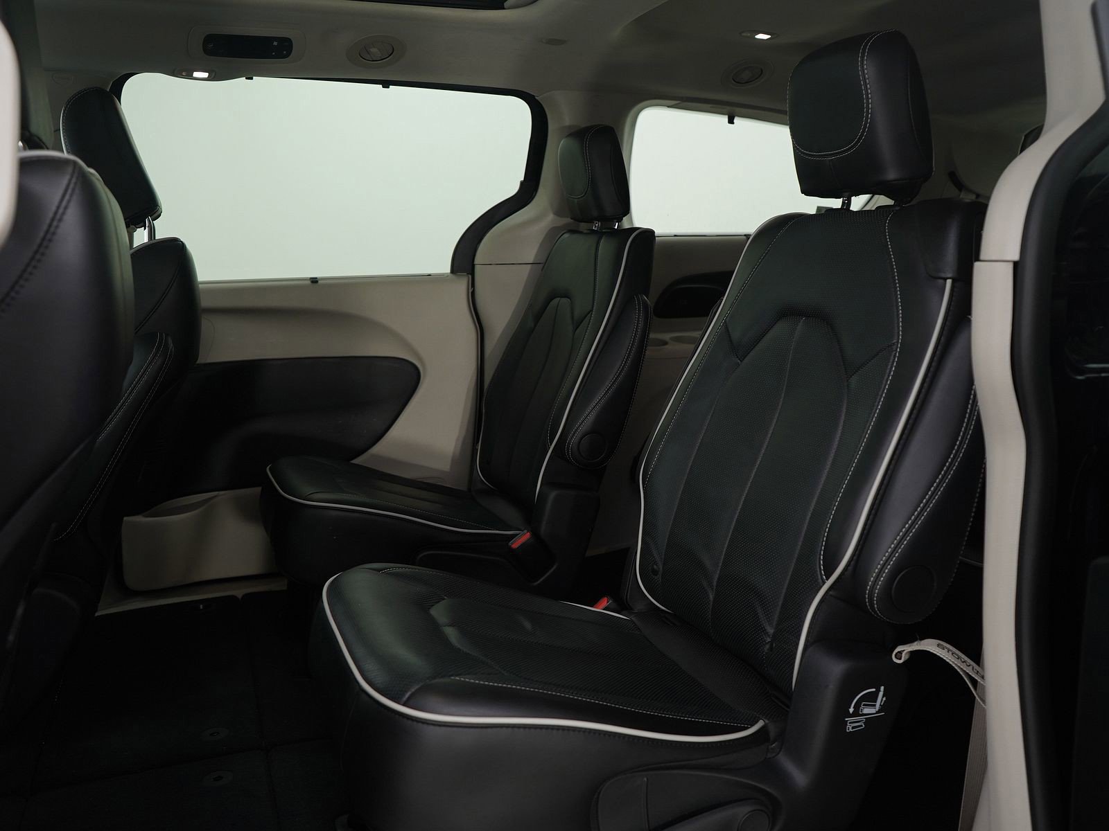 Used 2024 Chrysler Pacifica Limited image 15