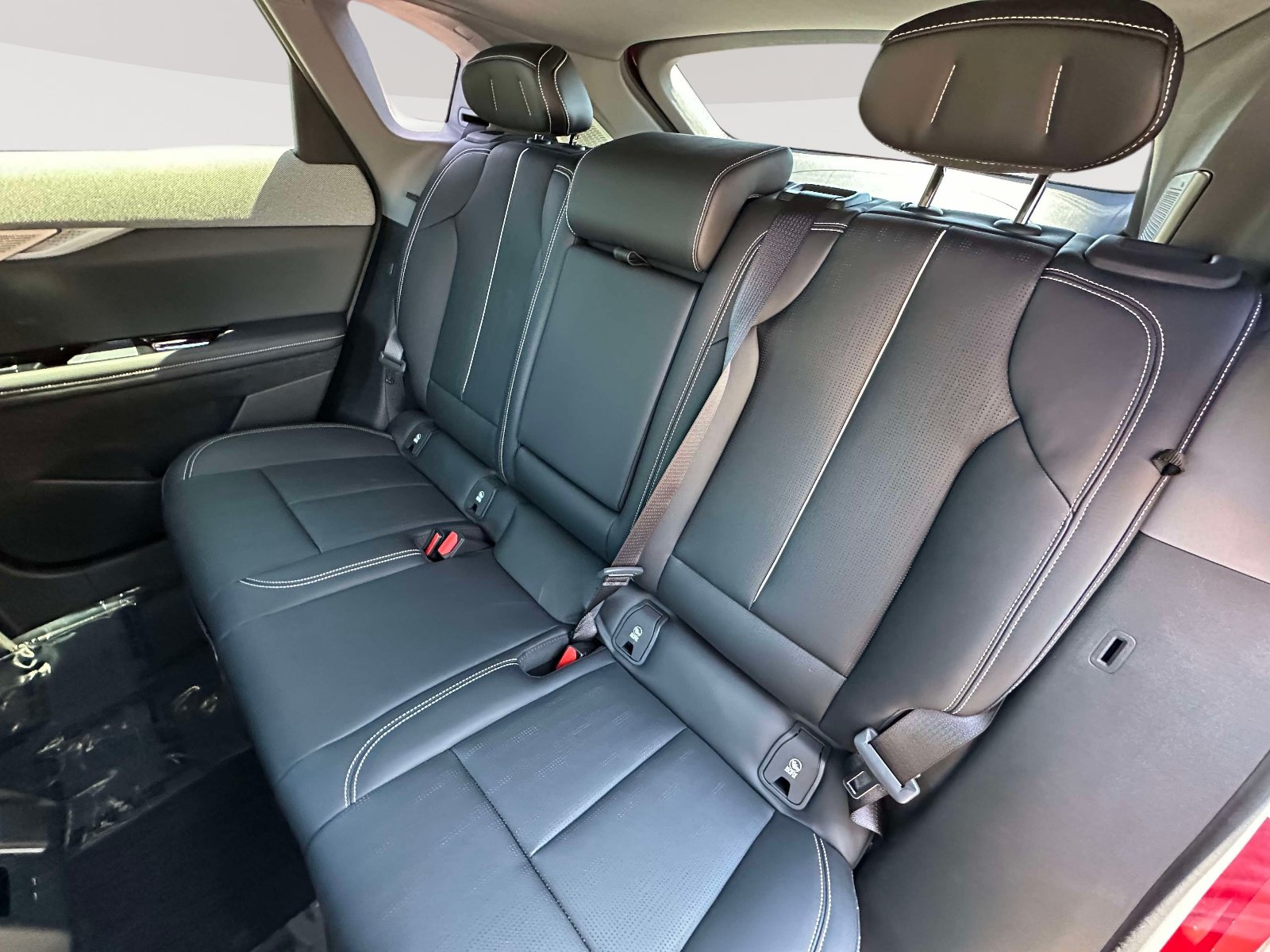 Used 2025 Cadillac Optiq Sport 2 w/ LPO, Floor Liner Package AWD/4WD image 29