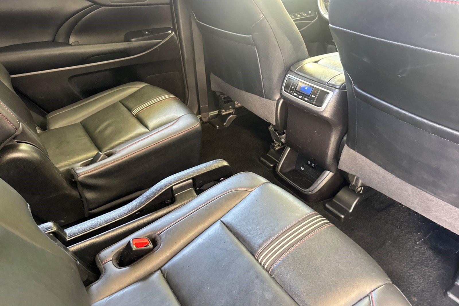 Used 2019 Toyota Highlander SE AWD/4WD image 34