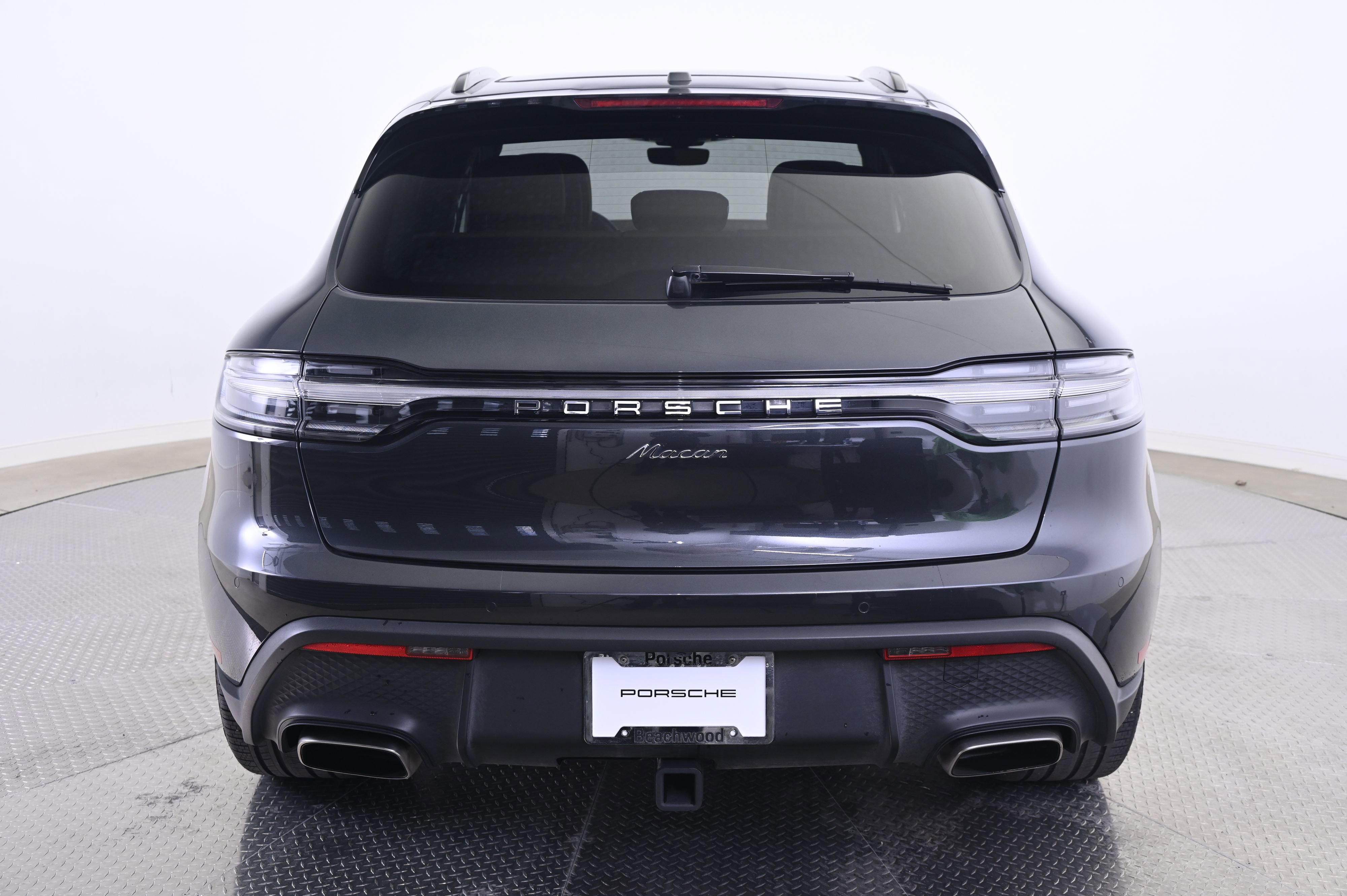Certified 2024 Porsche Macan image 6