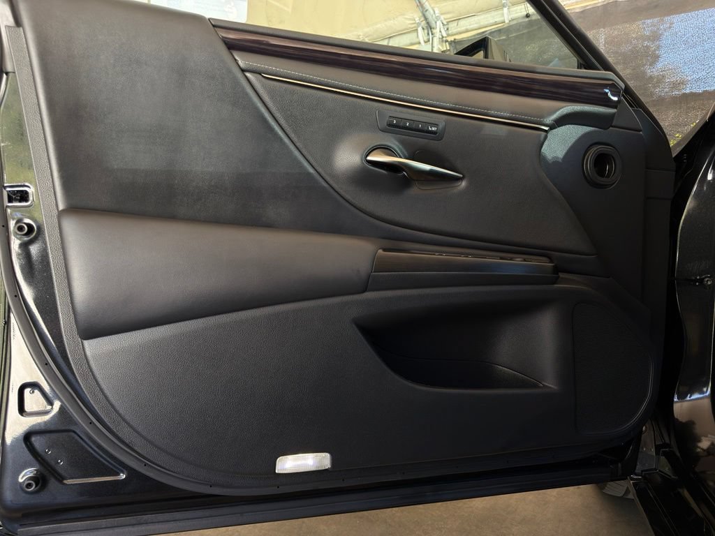 Certified 2021 Lexus ES 300h w/ Premium Package FWD image 28