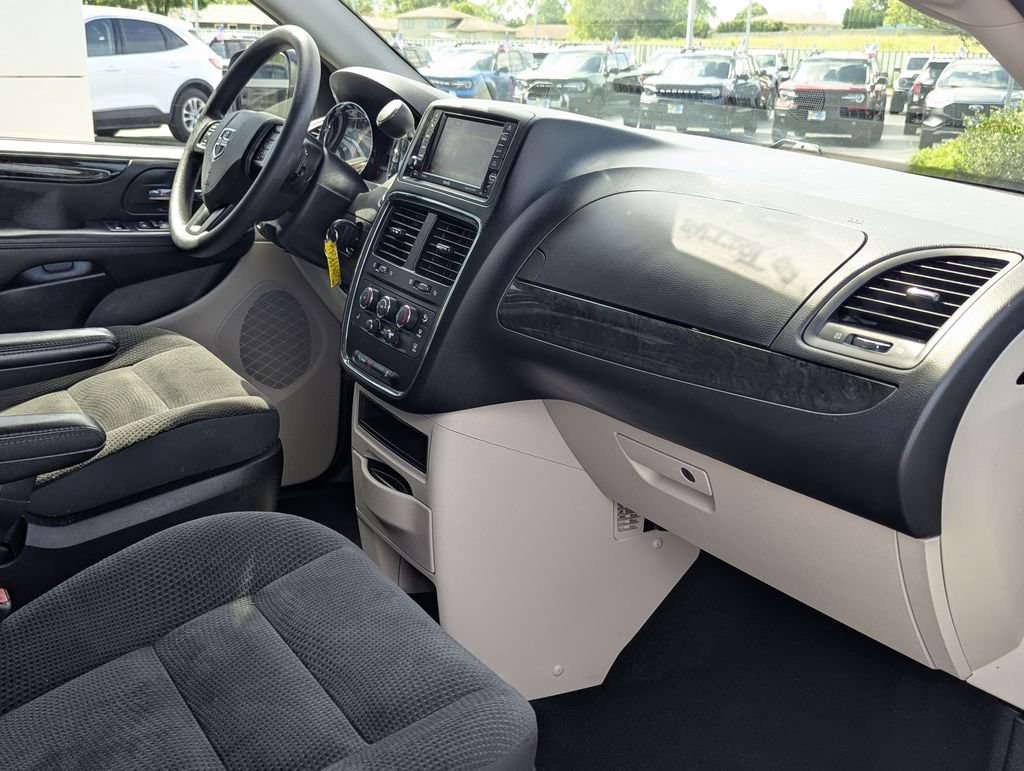 Used 2019 Dodge Grand Caravan SE w/ UConnect Hands-Free Group FWD image 28