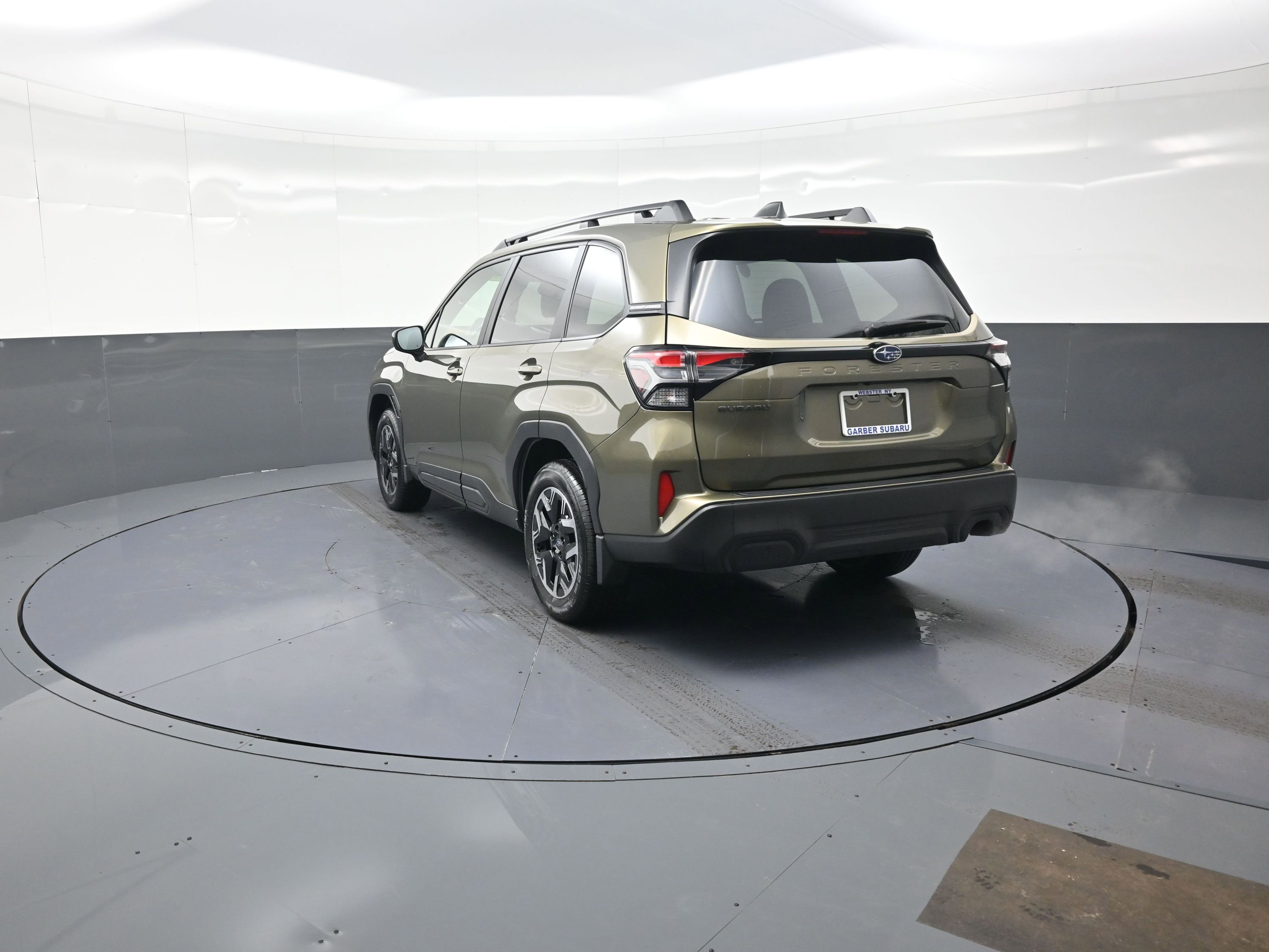 Used 2025 Subaru Forester Premium image 5