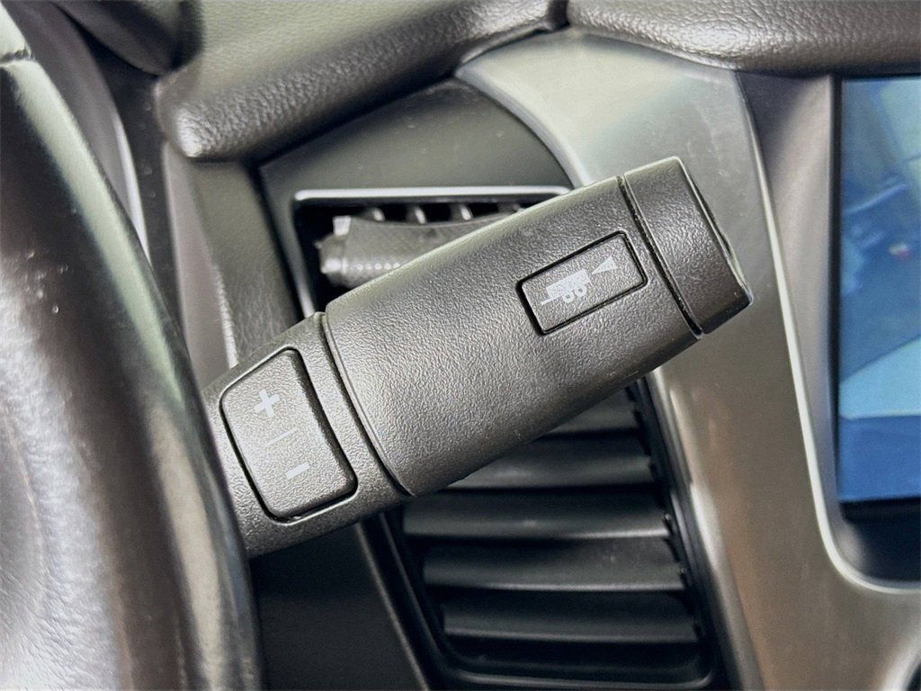 Used 2020 Chevrolet Suburban LT image 25