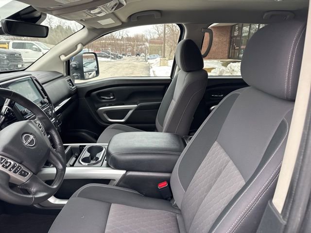 Used 2024 Nissan Titan SV w/ SV Convenience Package image 50