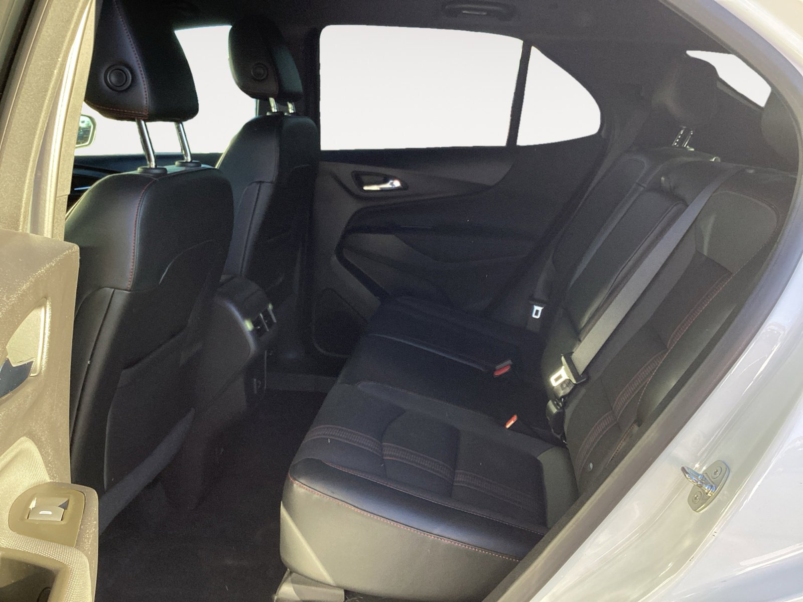 Used 2023 Chevrolet Equinox RS image 29