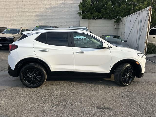 Used 2024 Buick Encore GX Sport Touring image 3