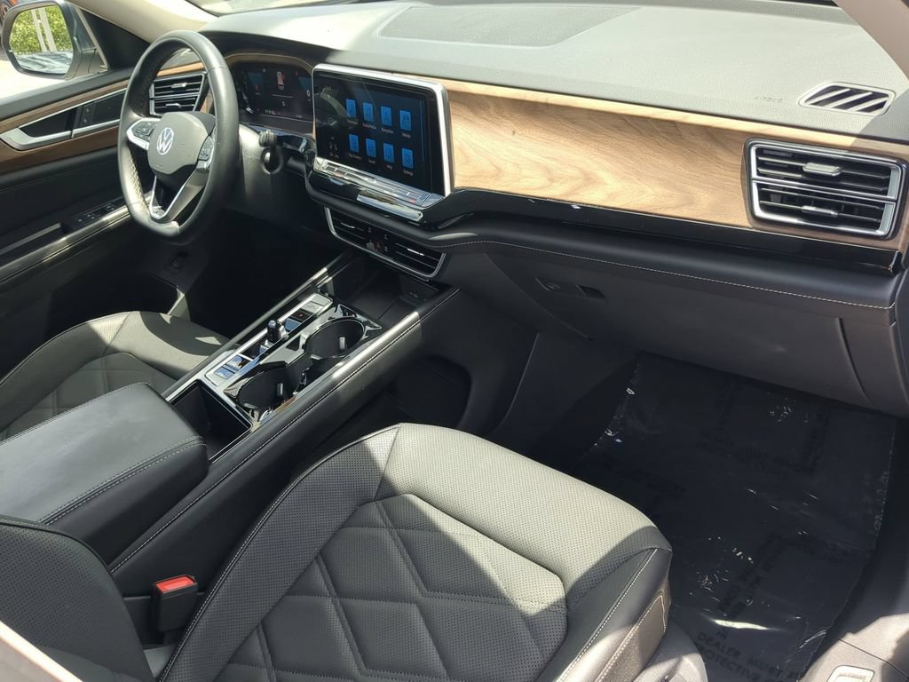 Used 2024 Volkswagen Atlas SE AWD/4WD image 13