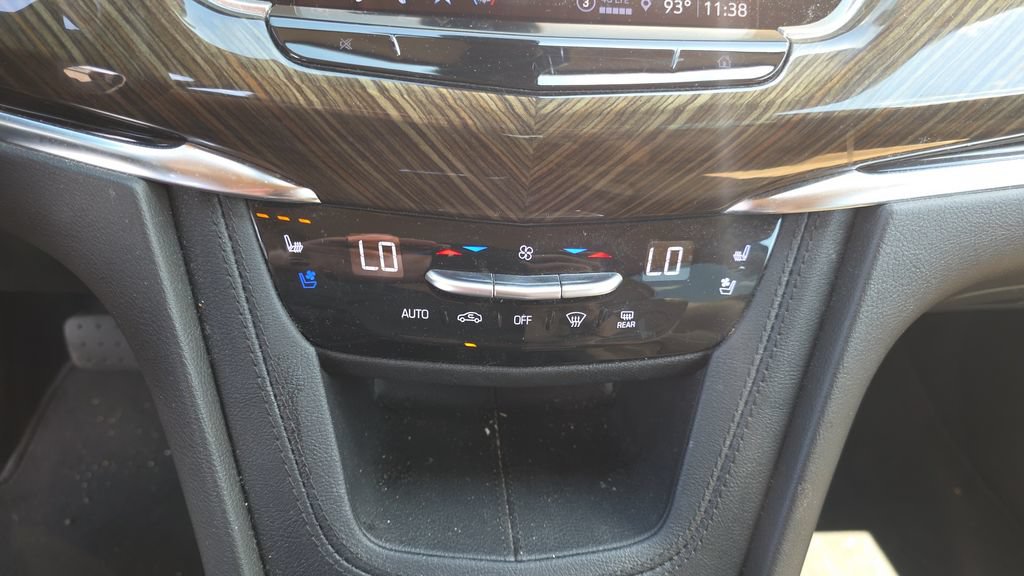 Used 2022 Cadillac XT6 Premium Luxury w/ Platinum Package FWD image 20