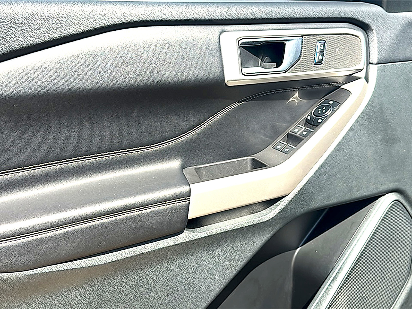 Used 2023 Ford Explorer XLT w/ Equipment Group 202A image 16