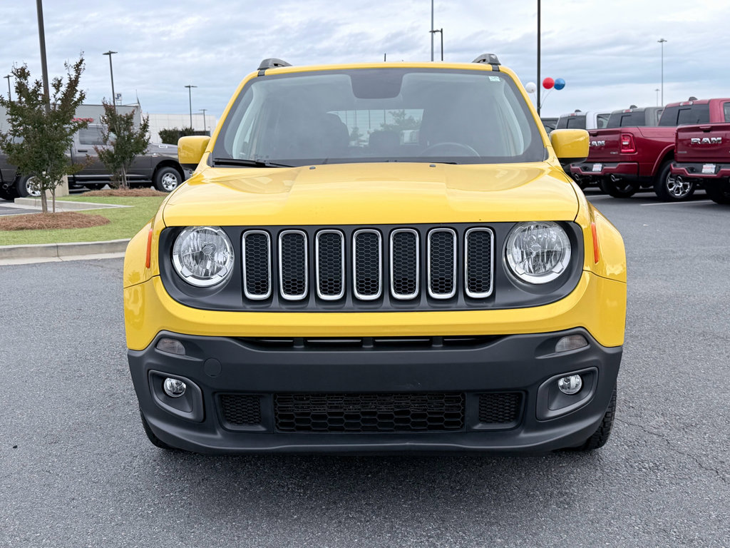 Used 2018 Jeep Renegade Latitude w/ Cold Weather Group FWD image 3