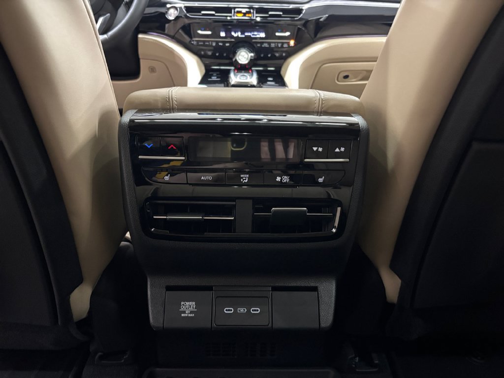Certified 2026 Acura MDX w/ Advance Package AWD/4WD image 33