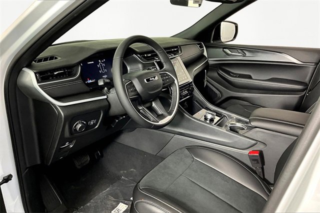 New 2025 Jeep Grand Cherokee L Altitude image 8