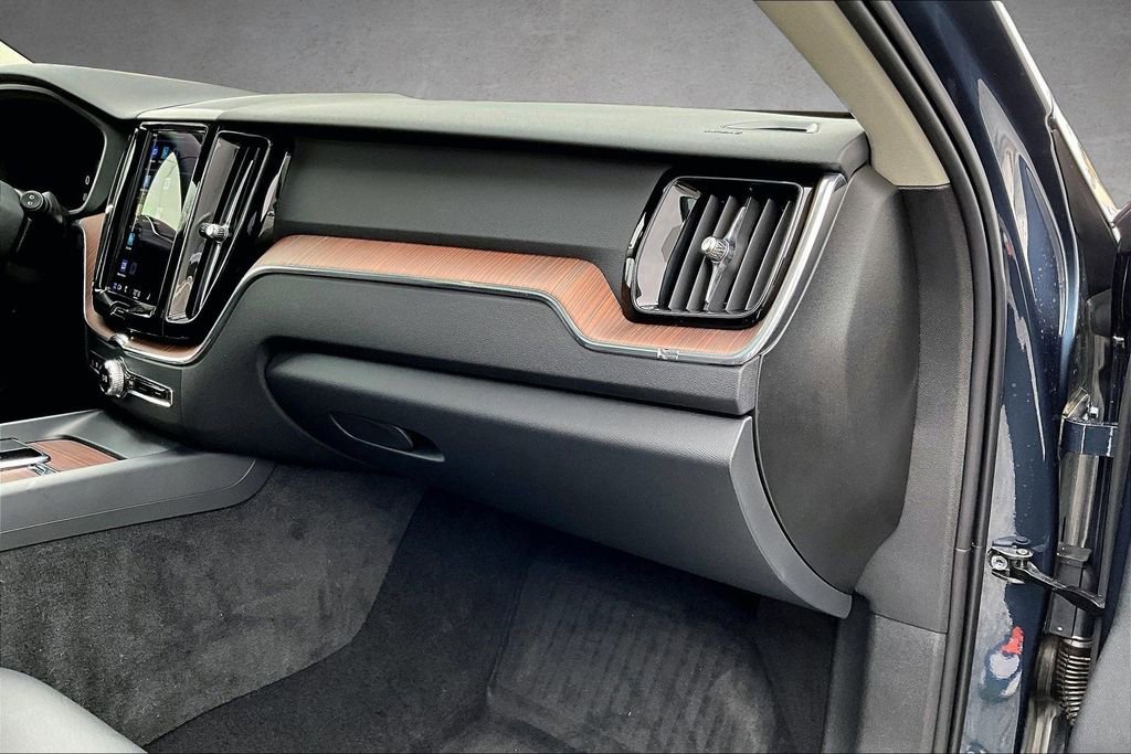 Certified 2023 Volvo XC60 B5 Plus w/ Protection Package Premier image 25