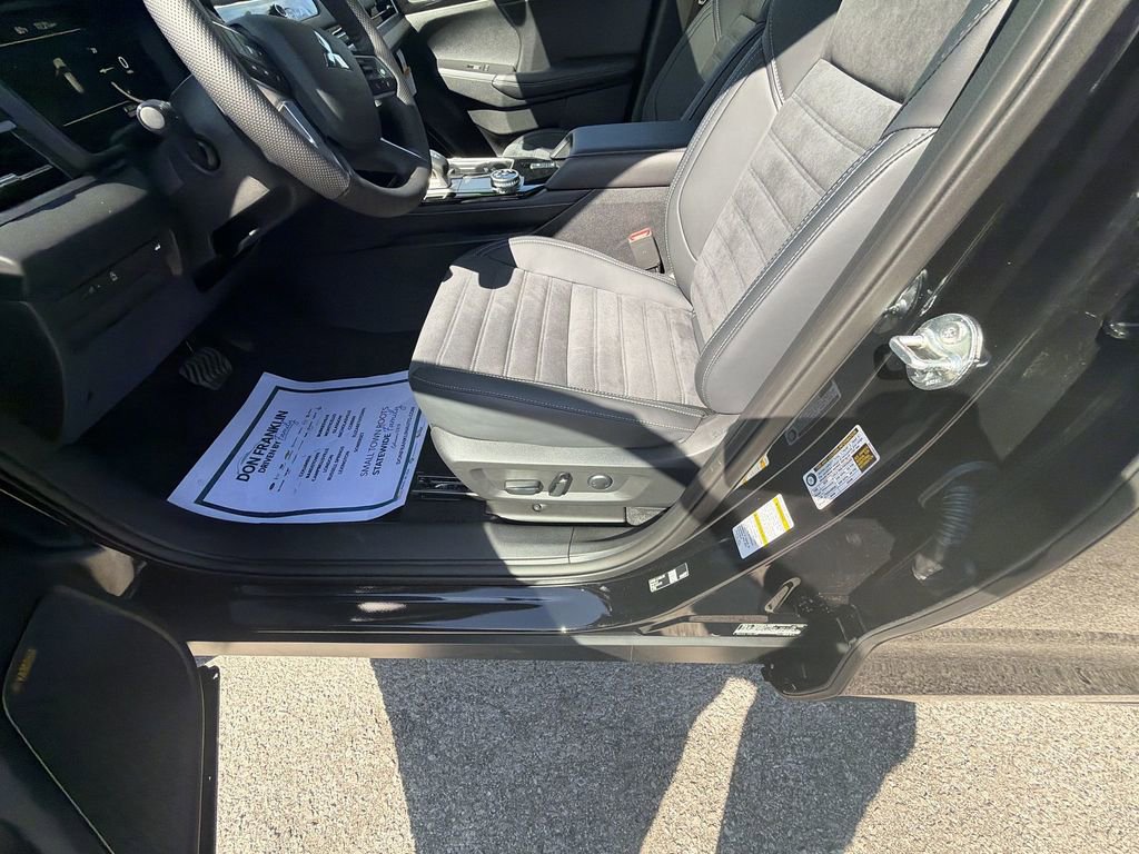 New 2026 Mitsubishi Outlander SE image 12