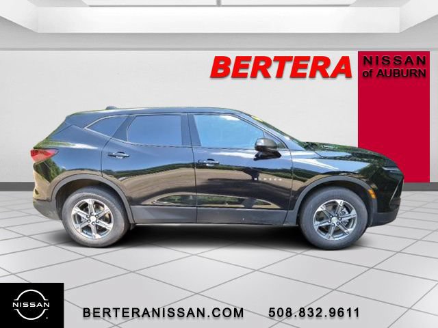 Used 2025 Chevrolet Blazer LT AWD/4WD image 2