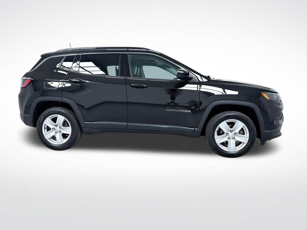 Used 2022 Jeep Compass Latitude w/ Sun and Sound Group AWD/4WD image 10