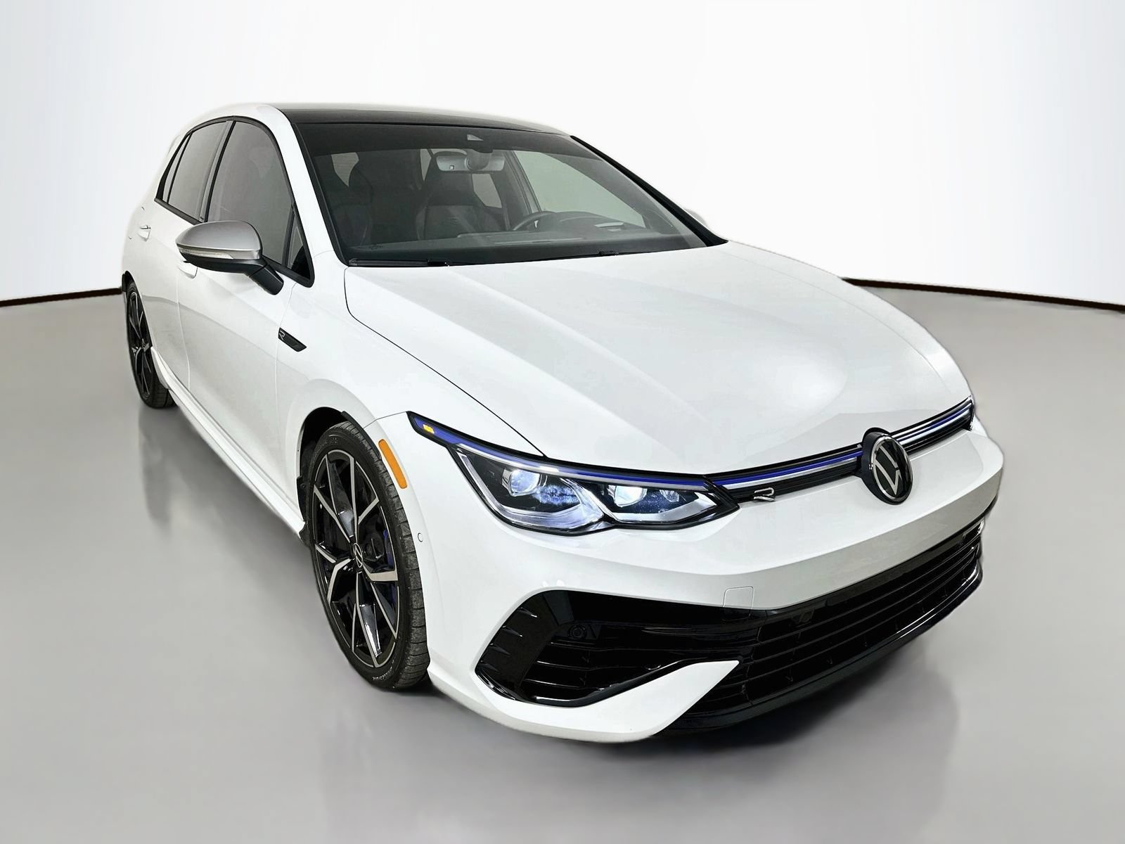 Used 2024 Volkswagen Golf R AWD/4WD image 3