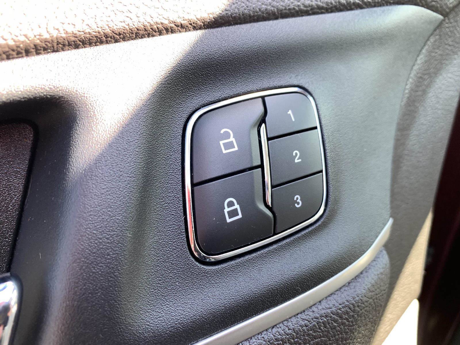 Used 2019 Lincoln MKC Premiere image 13