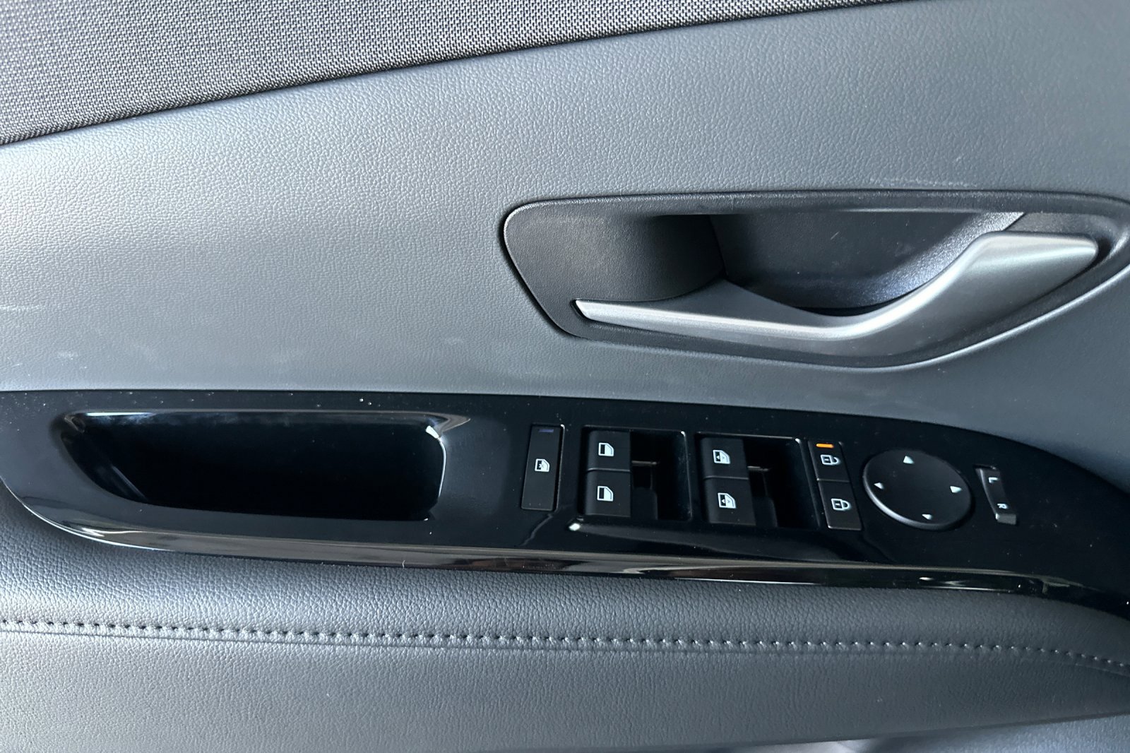 New 2025 Hyundai Tucson Limited image 11