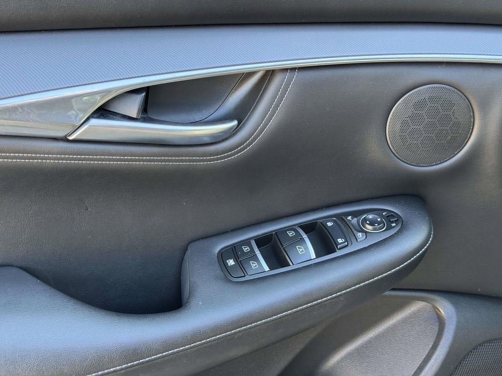 Used 2023 INFINITI QX55 Luxe w/ Cargo Package image 17