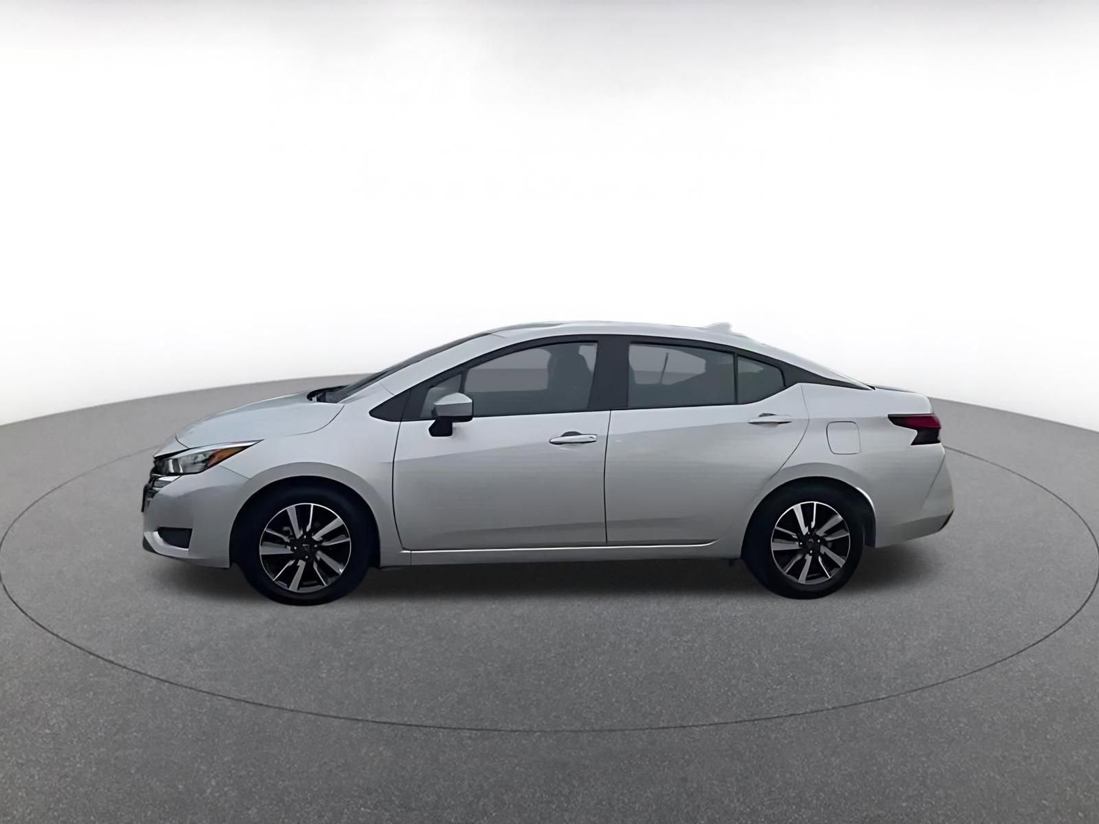 Used 2025 Nissan Versa SV image 8