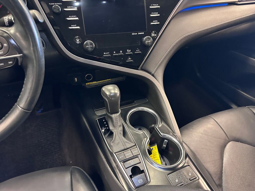 Used 2020 Toyota Camry XSE image 14