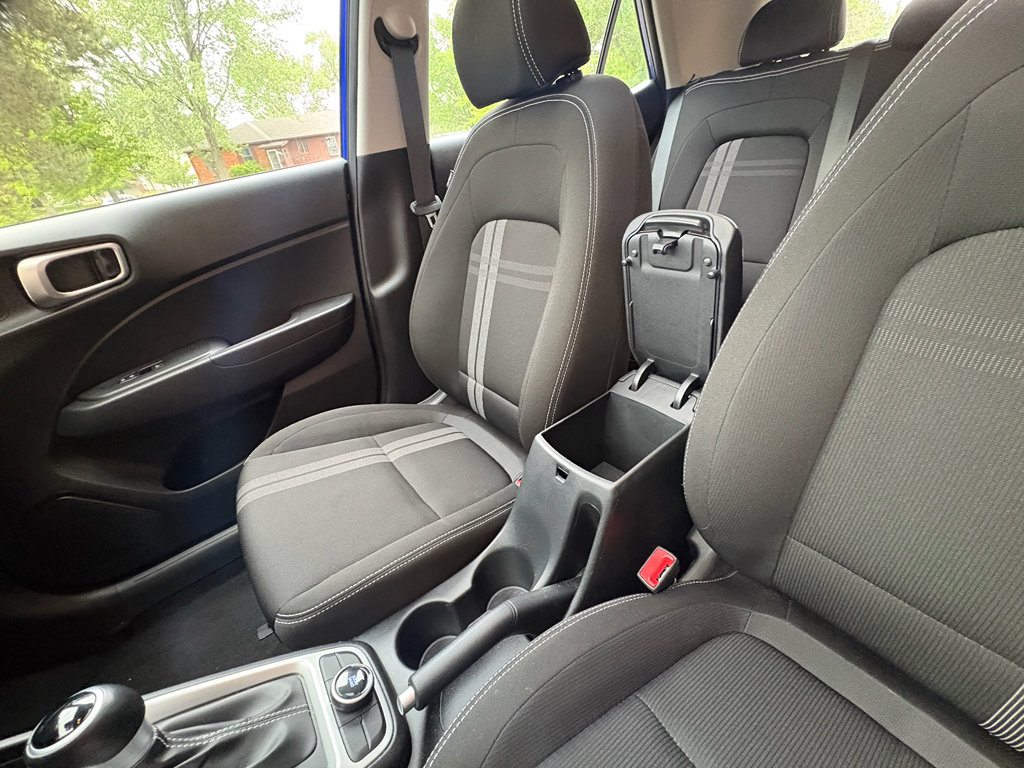 Used 2025 Hyundai Venue SEL FWD image 31