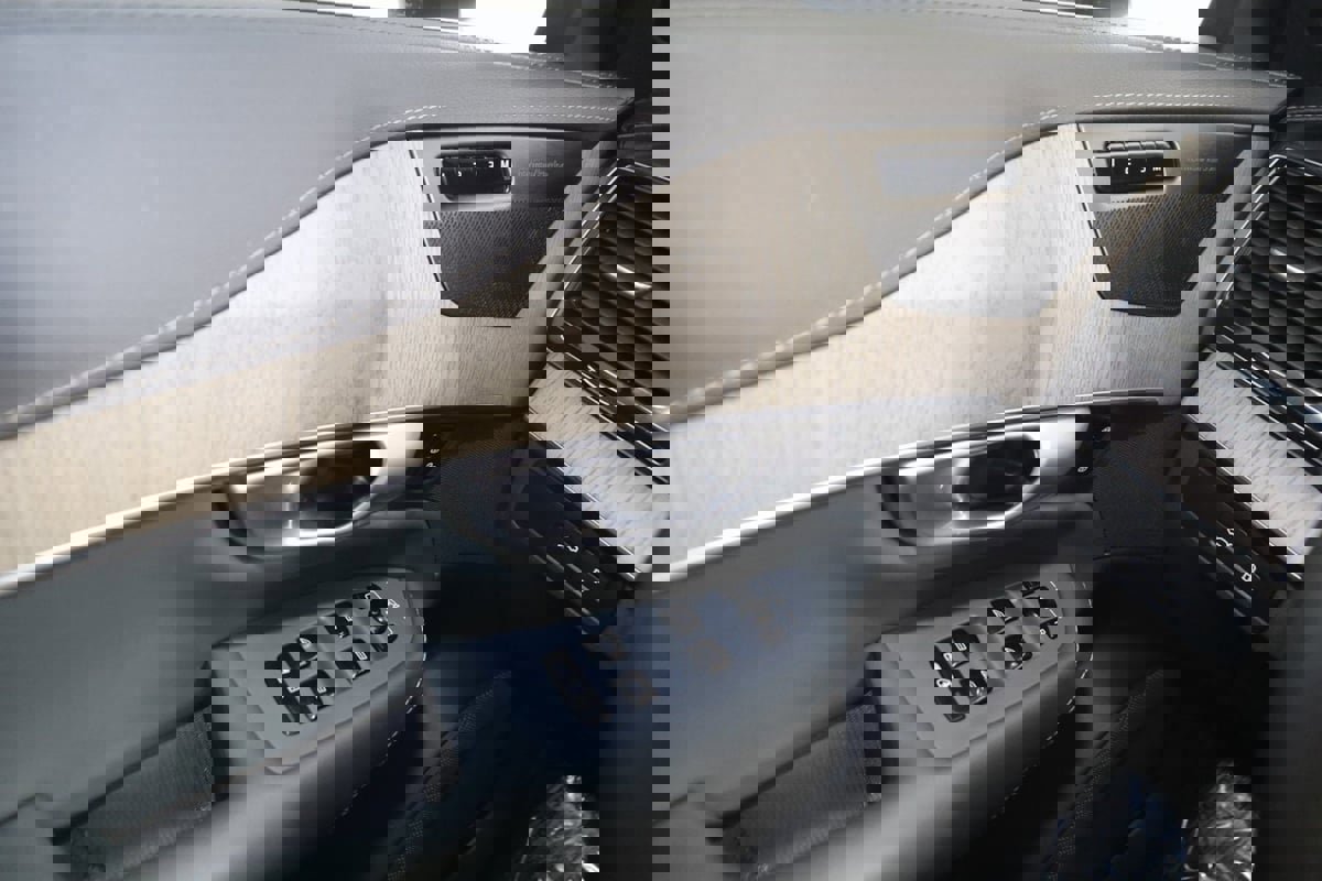 Used 2024 Volvo XC90 T8 Ultimate w/ Protection Package Premier image 32