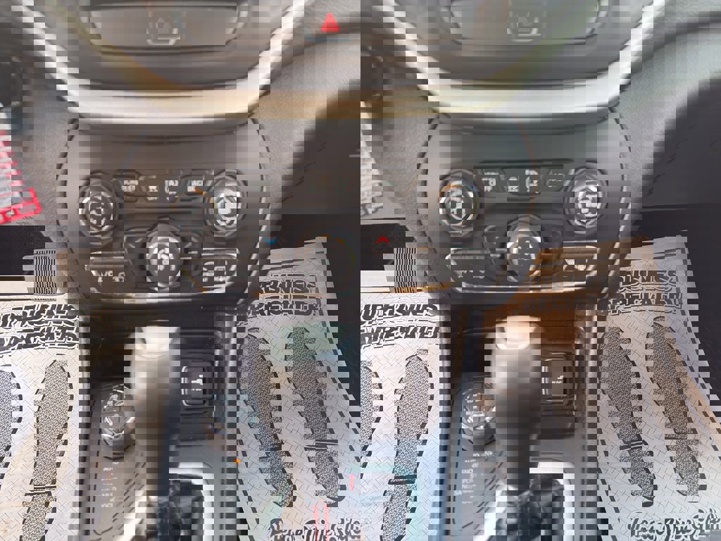 Used 2016 Jeep Cherokee Trailhawk w/ Cold Weather Group image 14