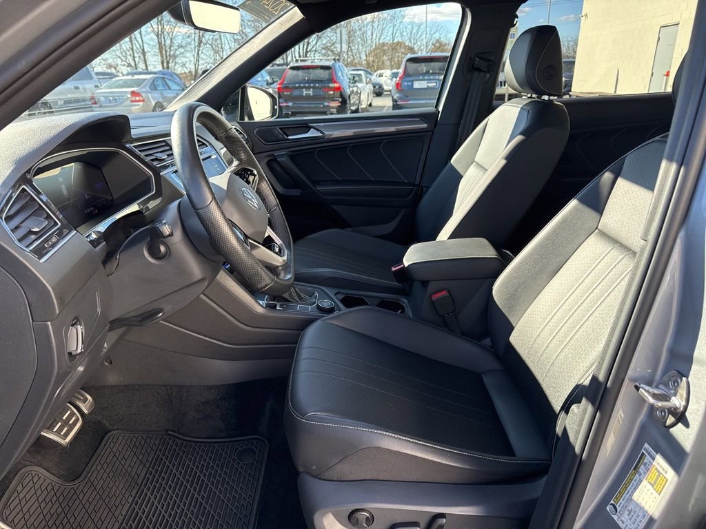 Certified 2024 Volkswagen Tiguan SE R-Line image 21