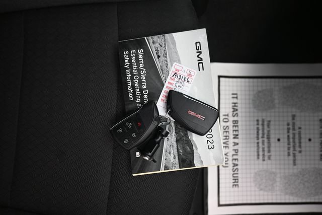 Used 2023 GMC Sierra 1500 Elevation AWD/4WD image 9