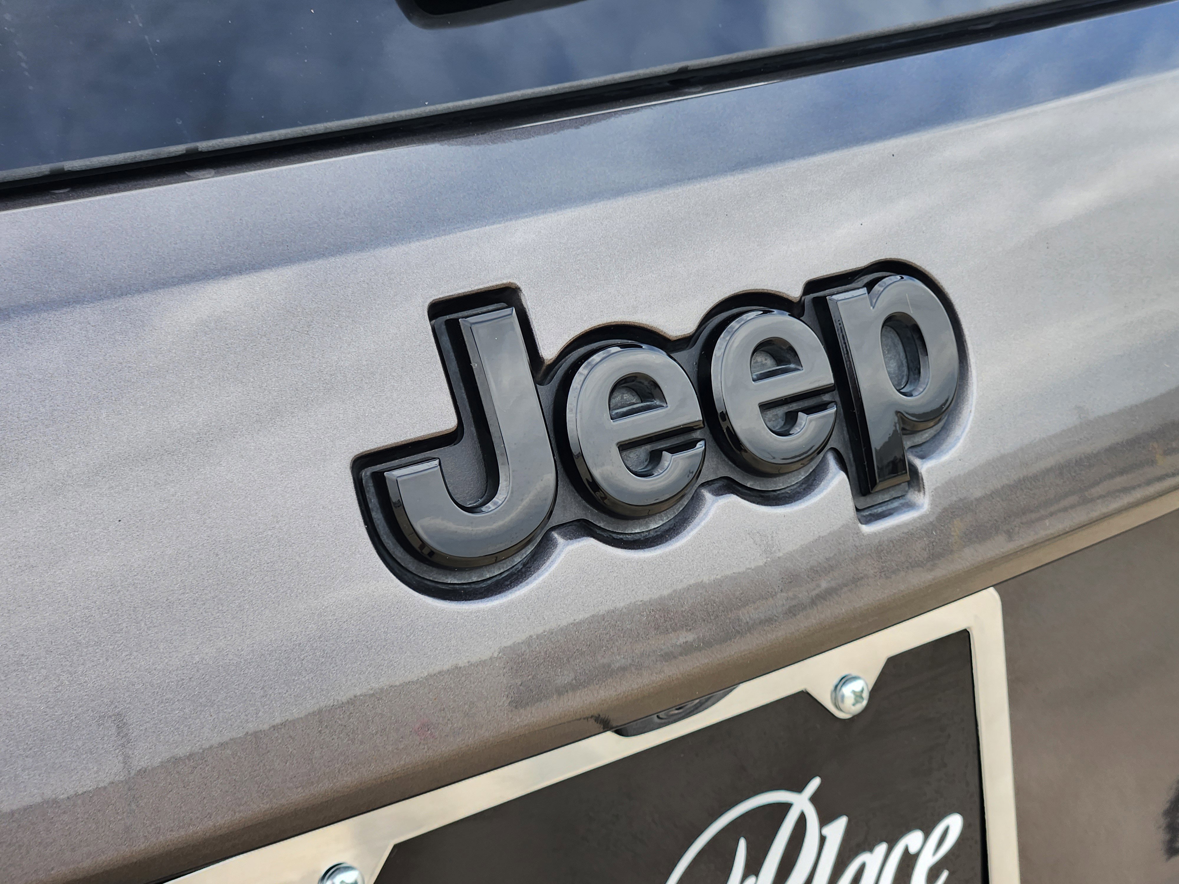 Used 2019 Jeep Grand Cherokee Altitude image 7