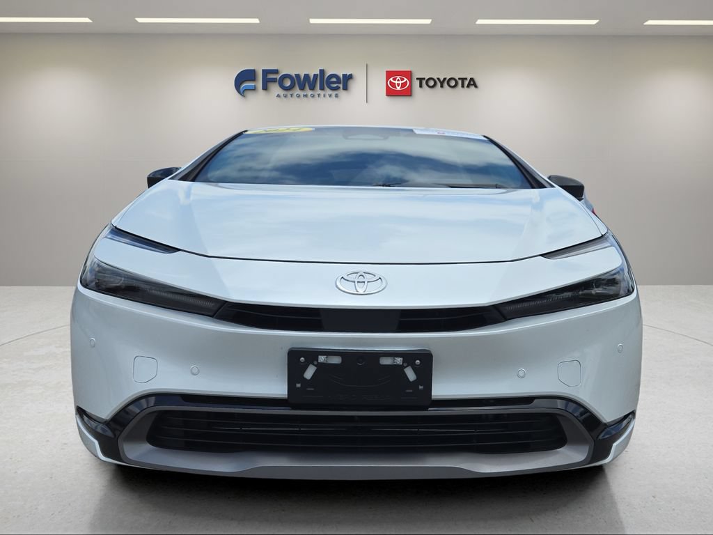Used 2024 Toyota Prius XLE FWD image 2