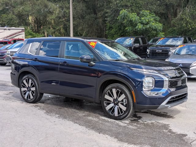 New 2026 Mitsubishi Outlander SE FWD image 2