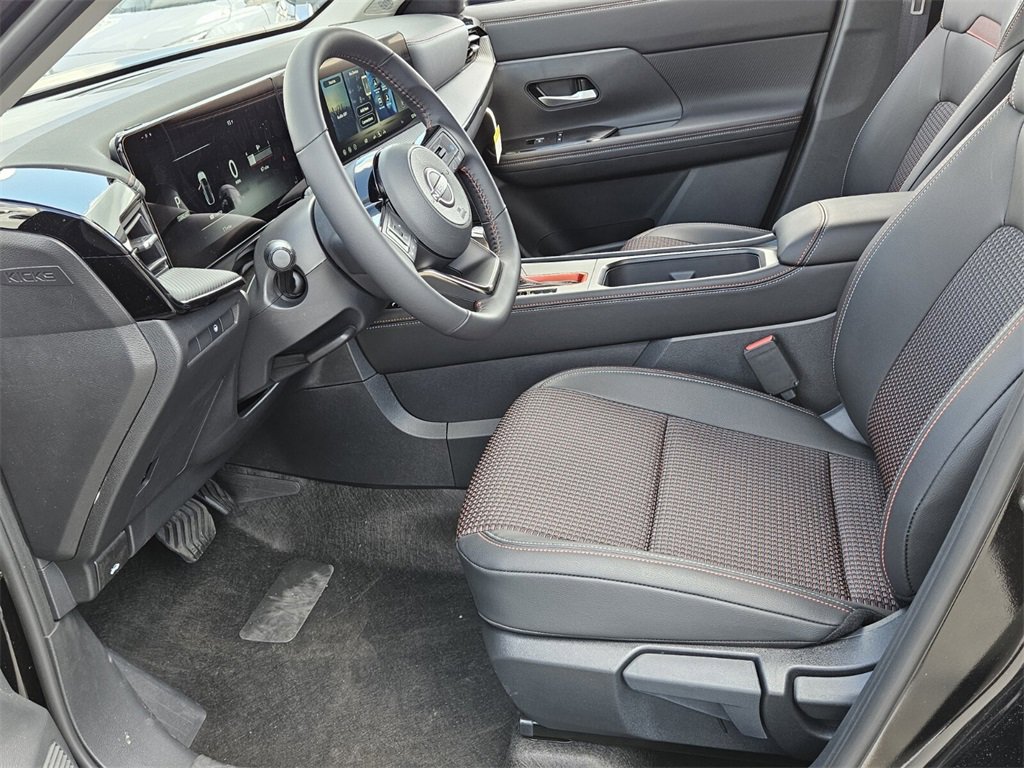 New 2026 Nissan Kicks SR w/ Cold Weather Package image 3