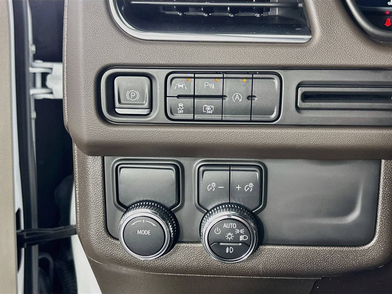 Used 2023 GMC Yukon SLT w/ SLT Luxury Package RWD image 10
