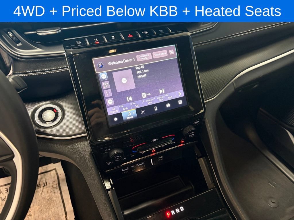 Used 2023 Jeep Grand Cherokee Laredo AWD/4WD image 14
