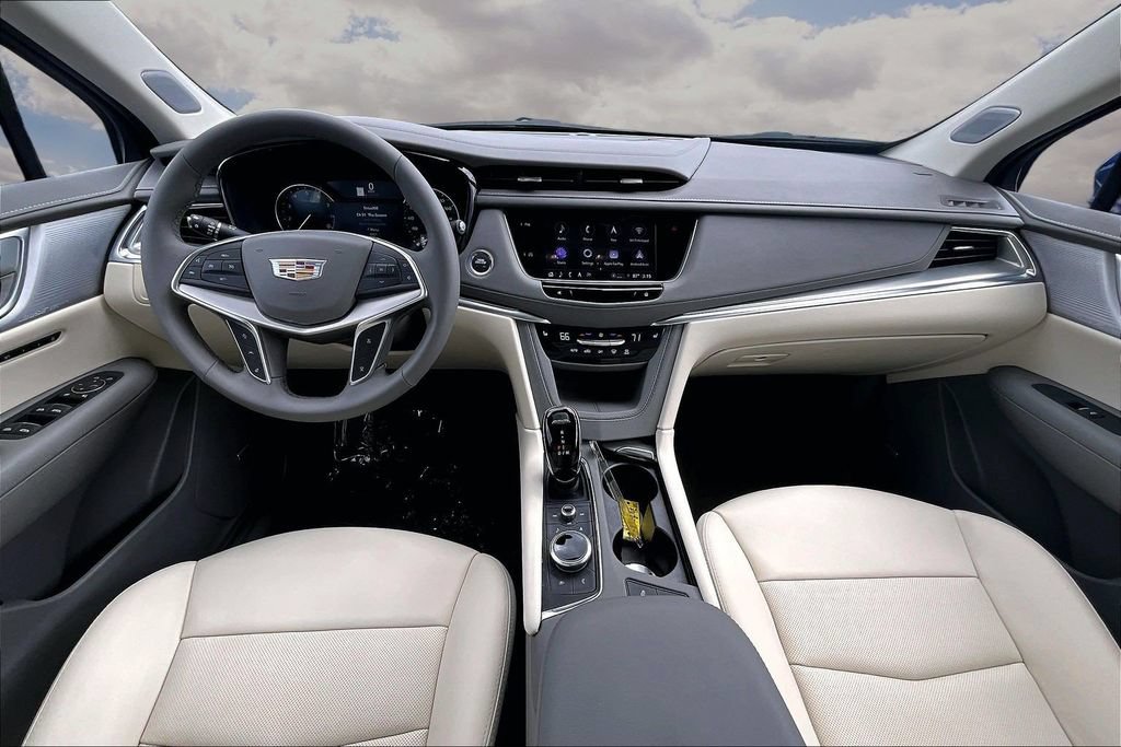 Certified 2025 Cadillac XT5 Premium Luxury FWD image 7
