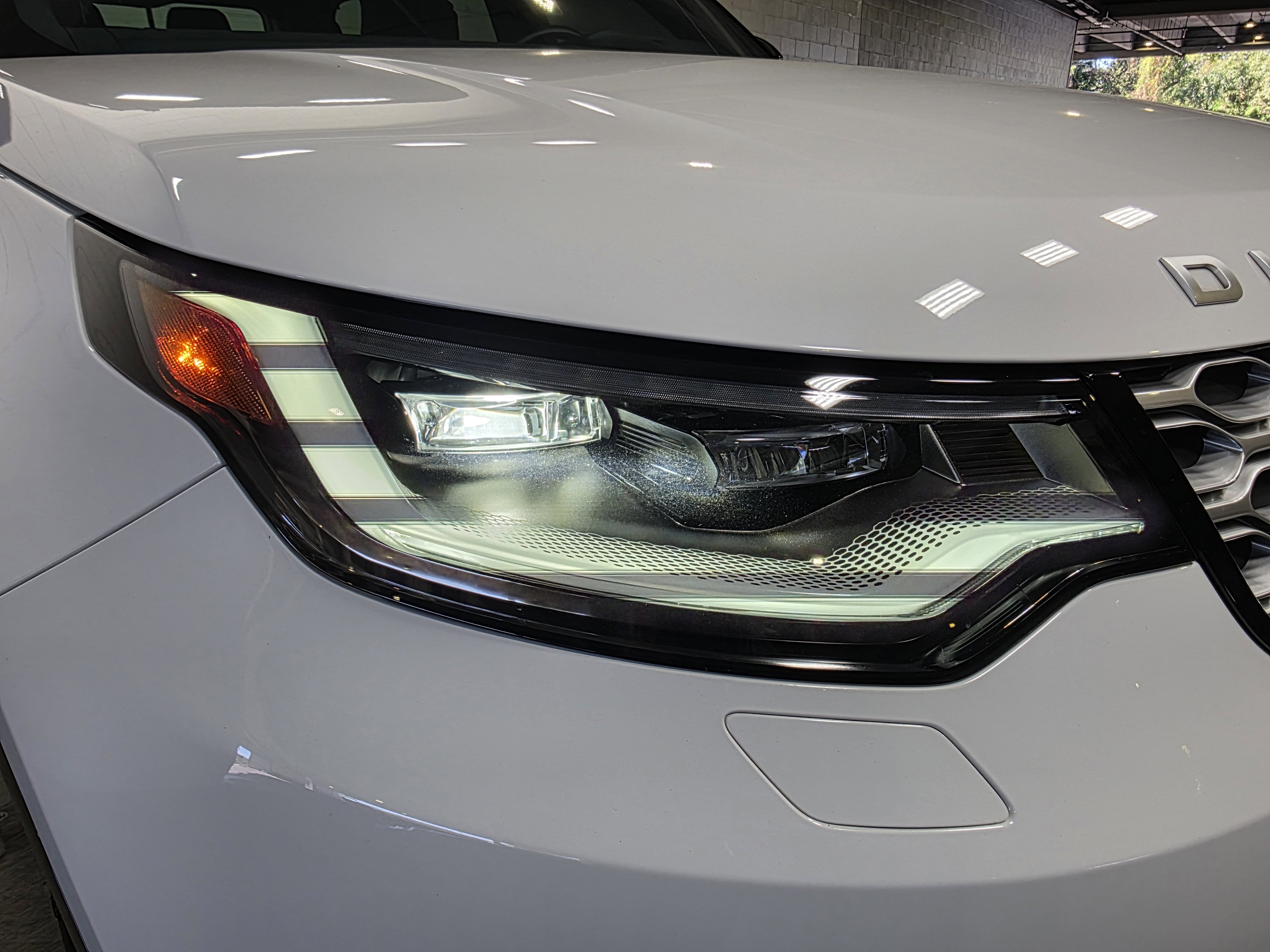 Used 2024 Land Rover Discovery Metropolitan Edition image 14