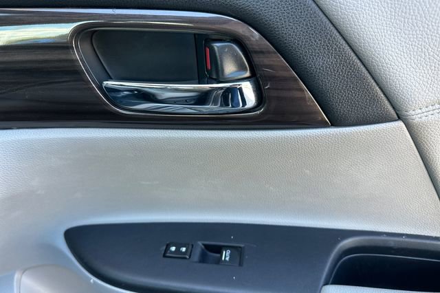 Used 2017 Honda Accord EX-L image 19