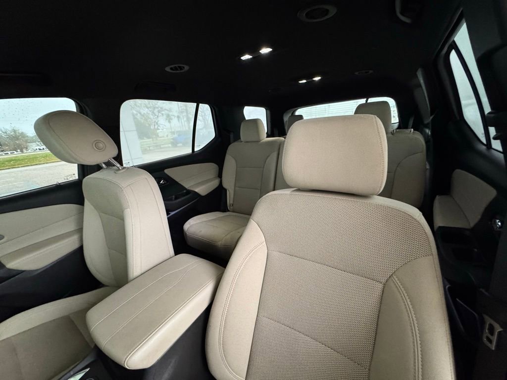 Used 2022 Chevrolet Traverse LS image 14