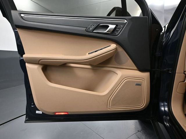 Used 2022 Porsche Macan Base image 17