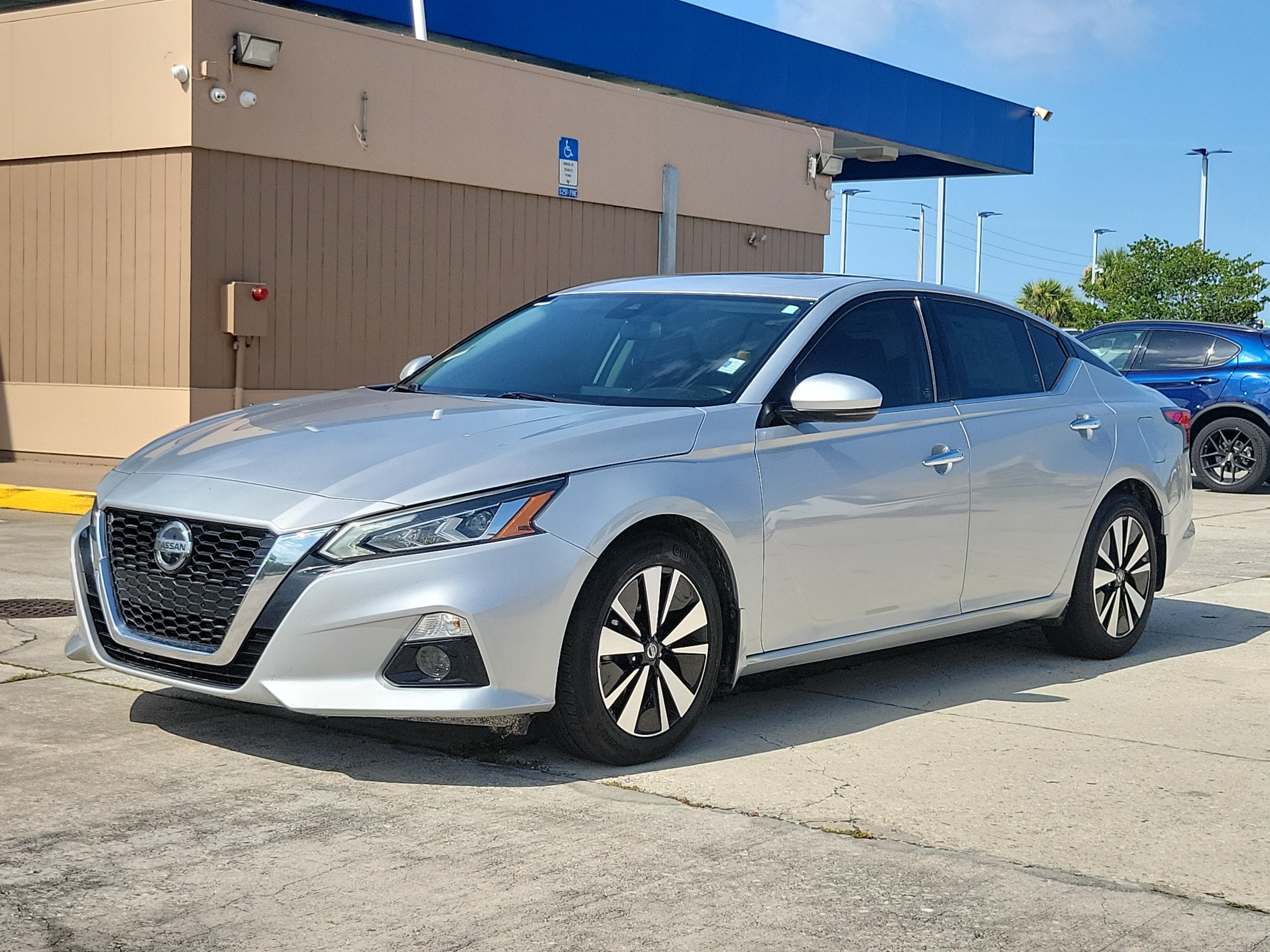 Used 2022 Nissan Altima 2.5 SL FWD image 2