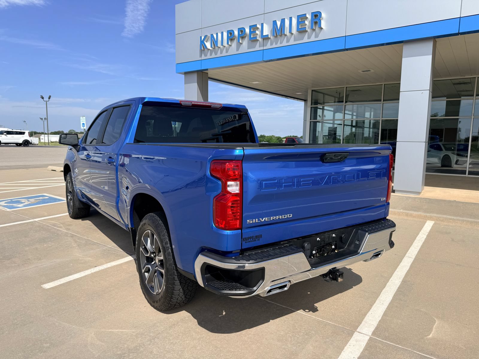 Used 2023 Chevrolet Silverado 1500 LT AWD/4WD image 9