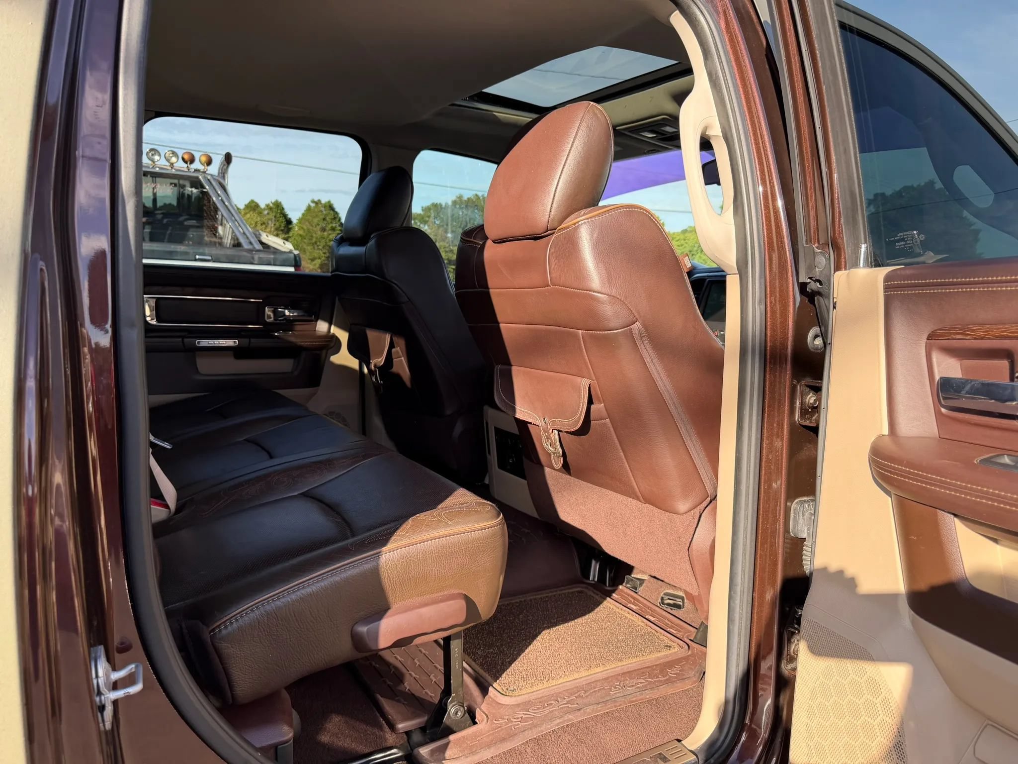 Used 2014 RAM 3500 Laramie Longhorn AWD/4WD image 21